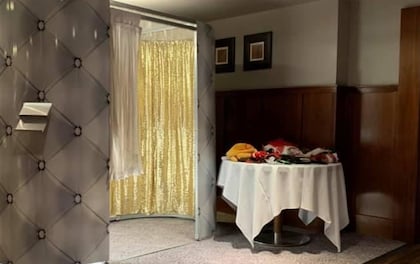 Chesterfield Style Enclosed Photo Booth with Fun Props