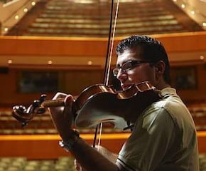 Solo Violinist Play with Passion & Soul